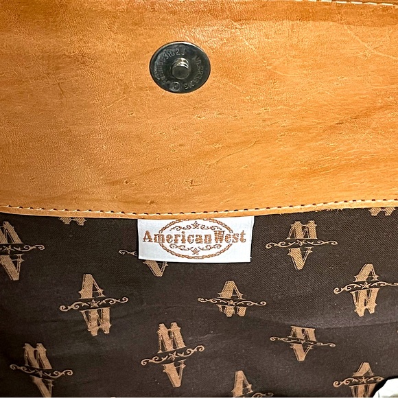 AMERICAN WEST Tooled Crossbody Bag Silver Tone Engraved Flap Over Magnetic Snap - Picture 7 of 10